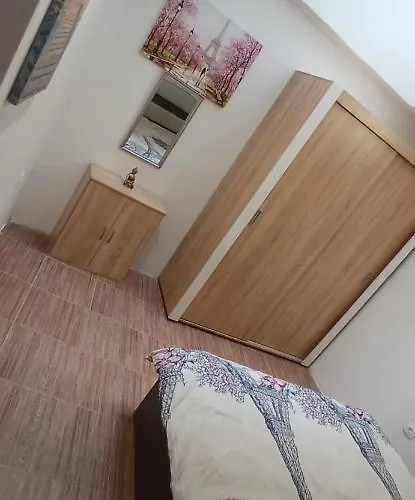 с две спални. Warna